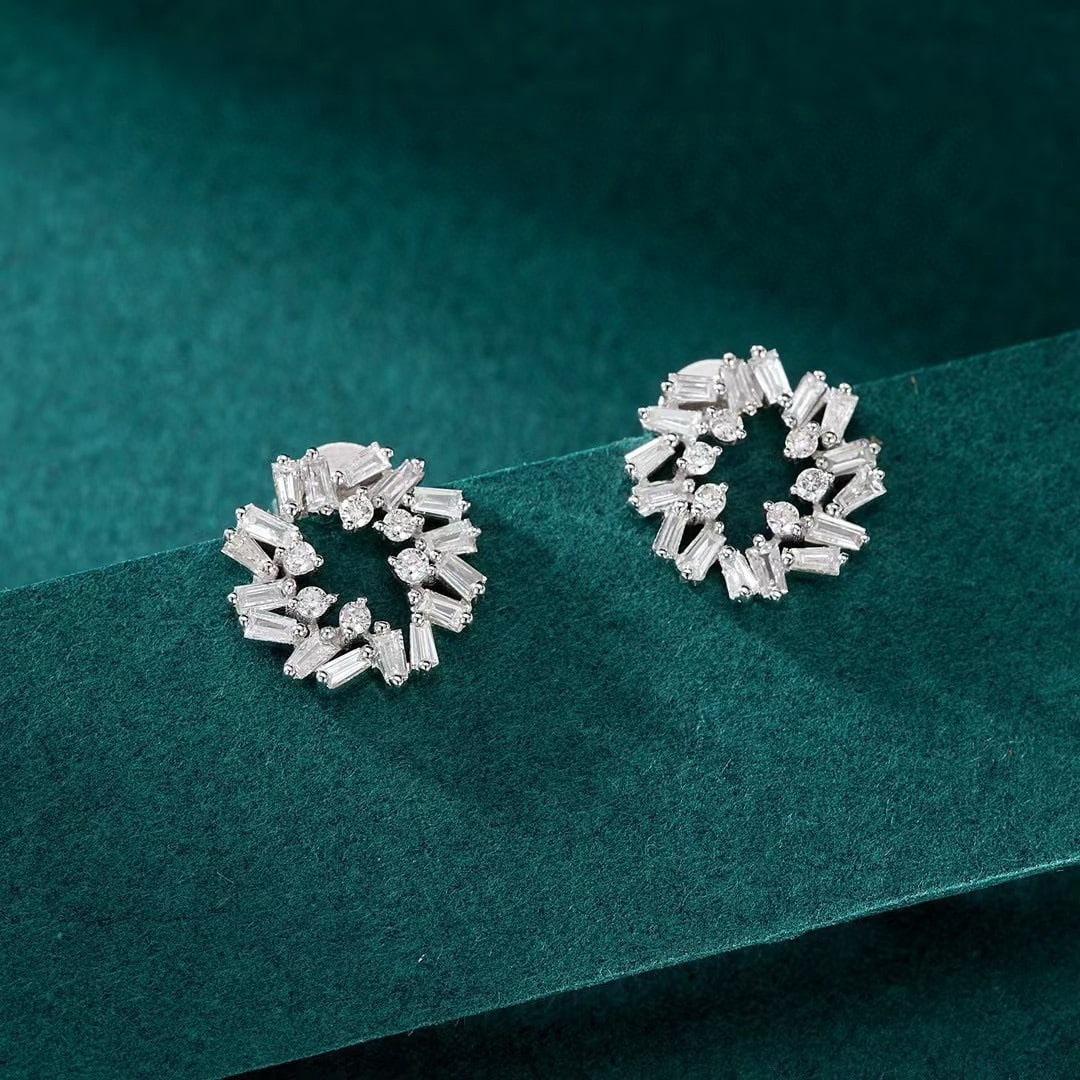 14k Gold 0.52 Ctw Natural H Diamond Earrings: Ref:230983193 // gold content:14k gold // main gemstone:diamond // shape:baguette // carat weight:0. 42ct // clarity grade:vs-si // color:h // treatment:natural // // adjacent gemstone 2 : diamond //