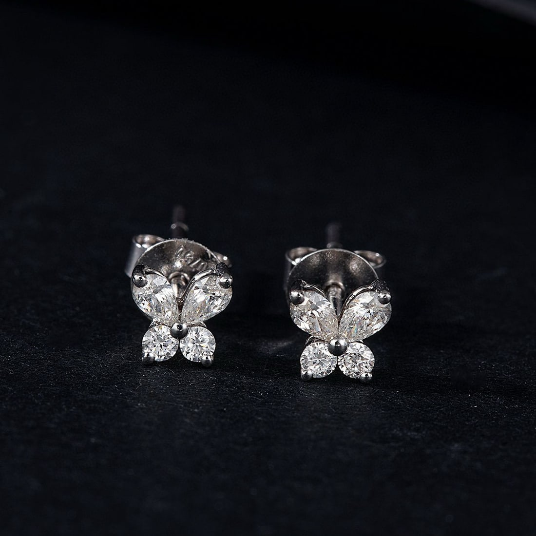 14k Gold 0.25 Ctw Natural H Diamond Earrings: Ref:230983196 // gold content:14k gold // main gemstone:diamond // shape:pear // carat weight:0. 17ct // clarity grade:vs-si // color:h // treatment:natural // // adjacent gemstone 2 : diamond //