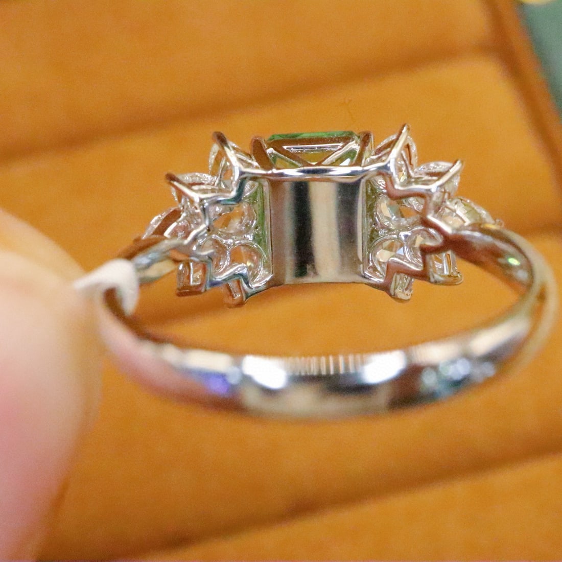 14k Gold 2.62 Ctw Natural Tsavorite & Diamond Ring - 3