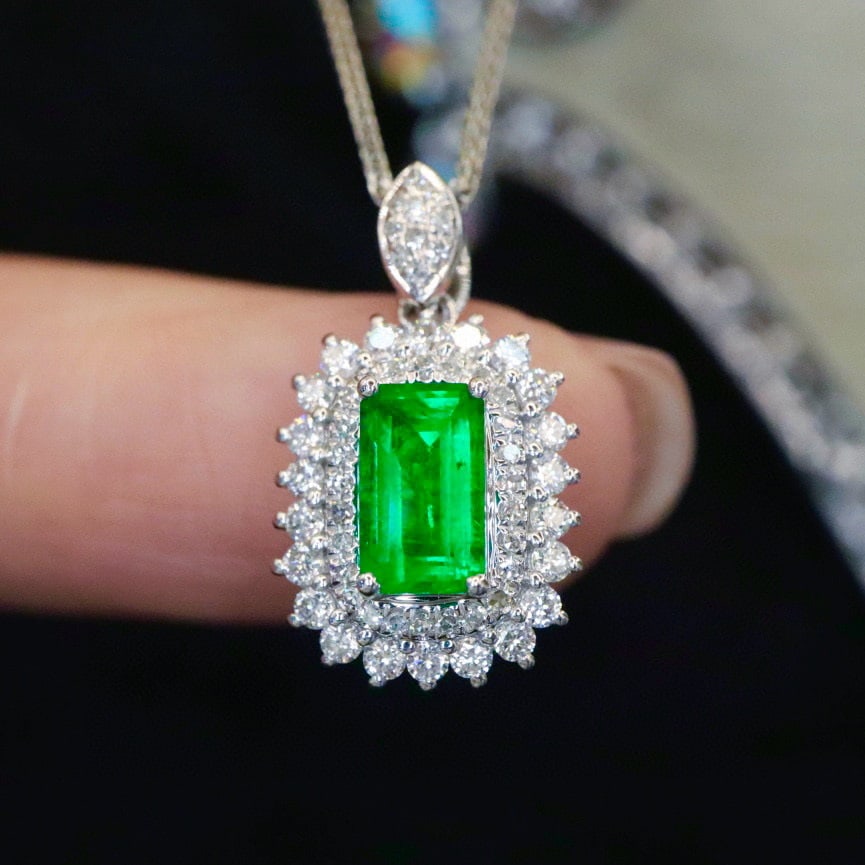 14k Gold 1.02 Ctw Vivid Green Natural Emerald & Diamond Pendant( Without Chain ): Ref:230983209 // gold content:14k gold // main gemstone:emerald // shape:octagonal // carat weight:0. 65ct // color:vivid green // treatment:natural // // adjacent gemstone 2 : diamond // number of