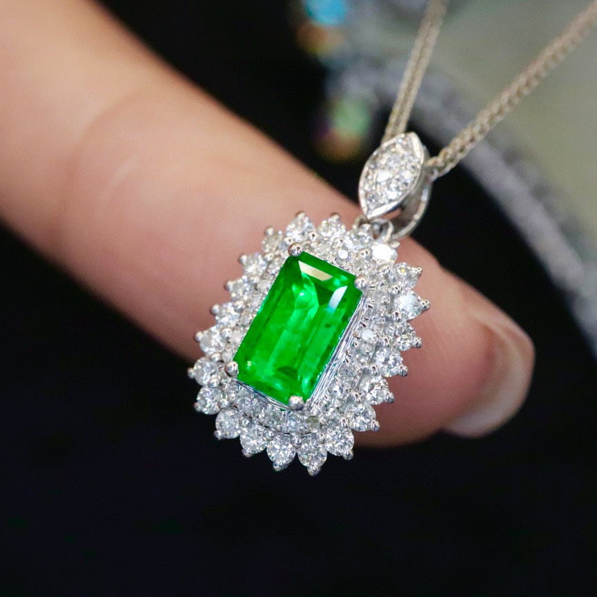 14k Gold 1.02 Ctw Vivid Green Natural Emerald & Diamond Pendant( Without Chain ) - 2
