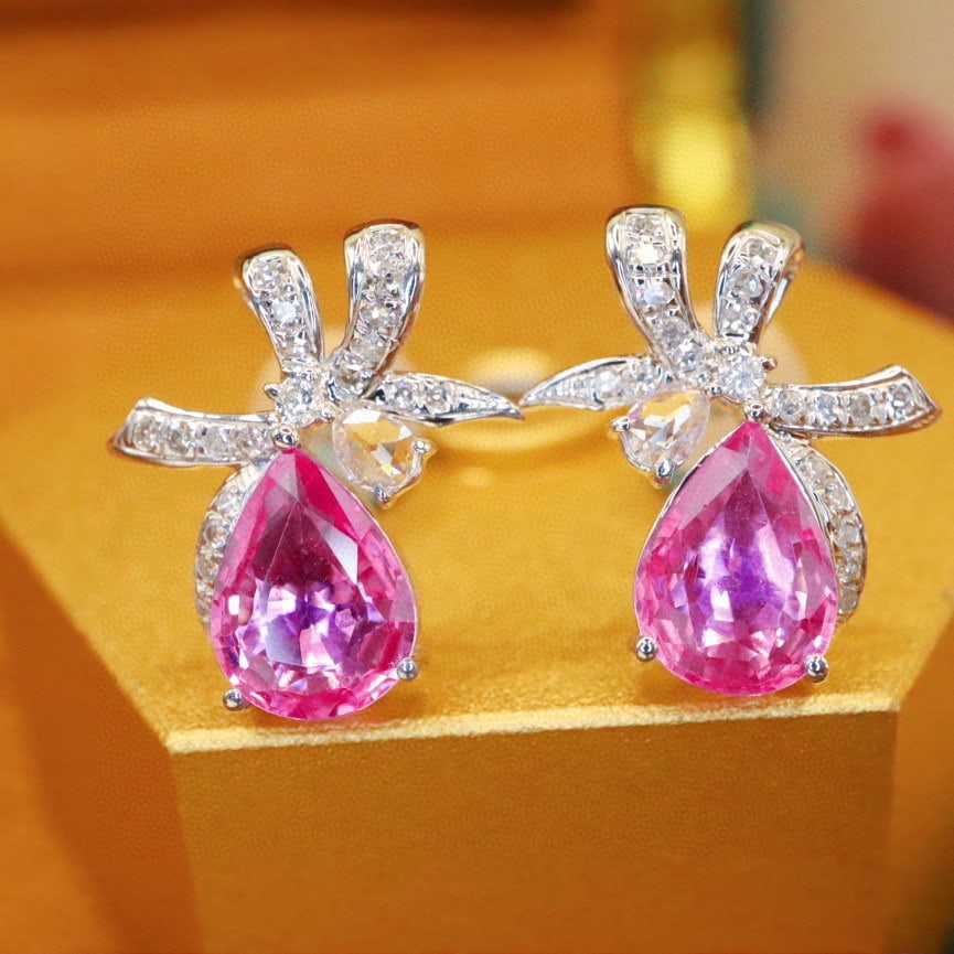14k Gold 1.80 Ctw Natural Padparadscha Sapphire & Diamond Earrings: Ref:230983213 // gold content:14k gold // main gemstone:padparadscha sapphire // shape:pear // carat weight:1. 60ct // color:orangish pink // treatment:natural // // adjacent gemstone 2 : diamond //