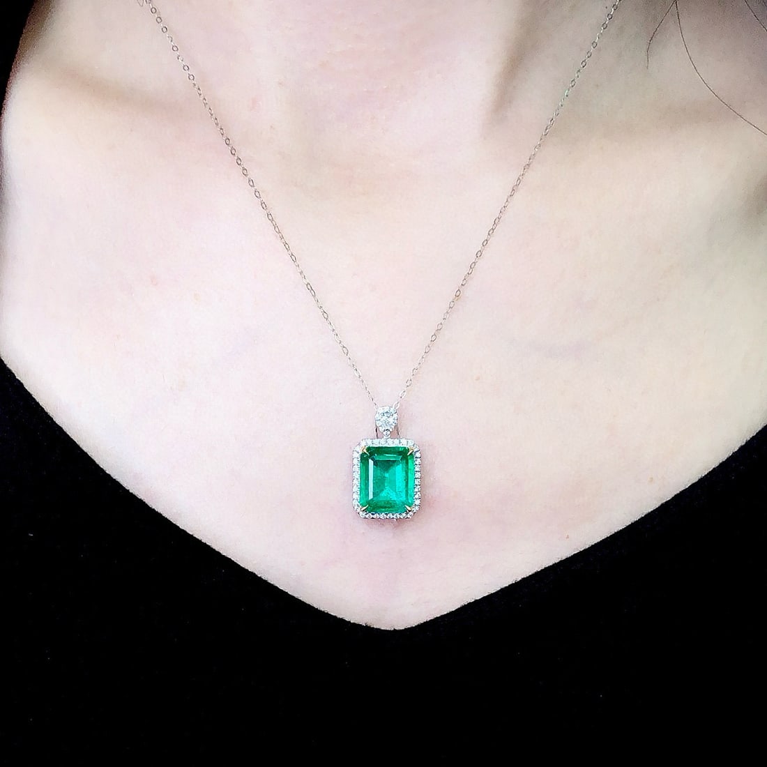 14k Gold 4.57 Ctw Vivid Green Natural Emerald & Diamond Pendant( Without Chain ) - 3