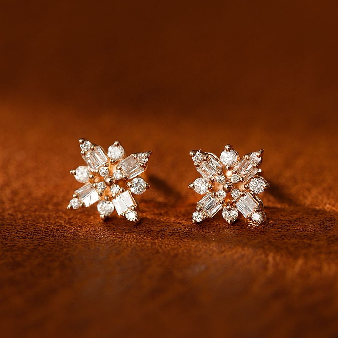 14k Gold 0.28 Ctw Natural H Diamond Earrings: Ref:230983222 // gold content:14k gold // main gemstone:diamond // shape:baguette // carat weight:0. 10ct // clarity grade:vs-si // color:h // treatment:natural // // adjacent gemstone 2 : diamond //