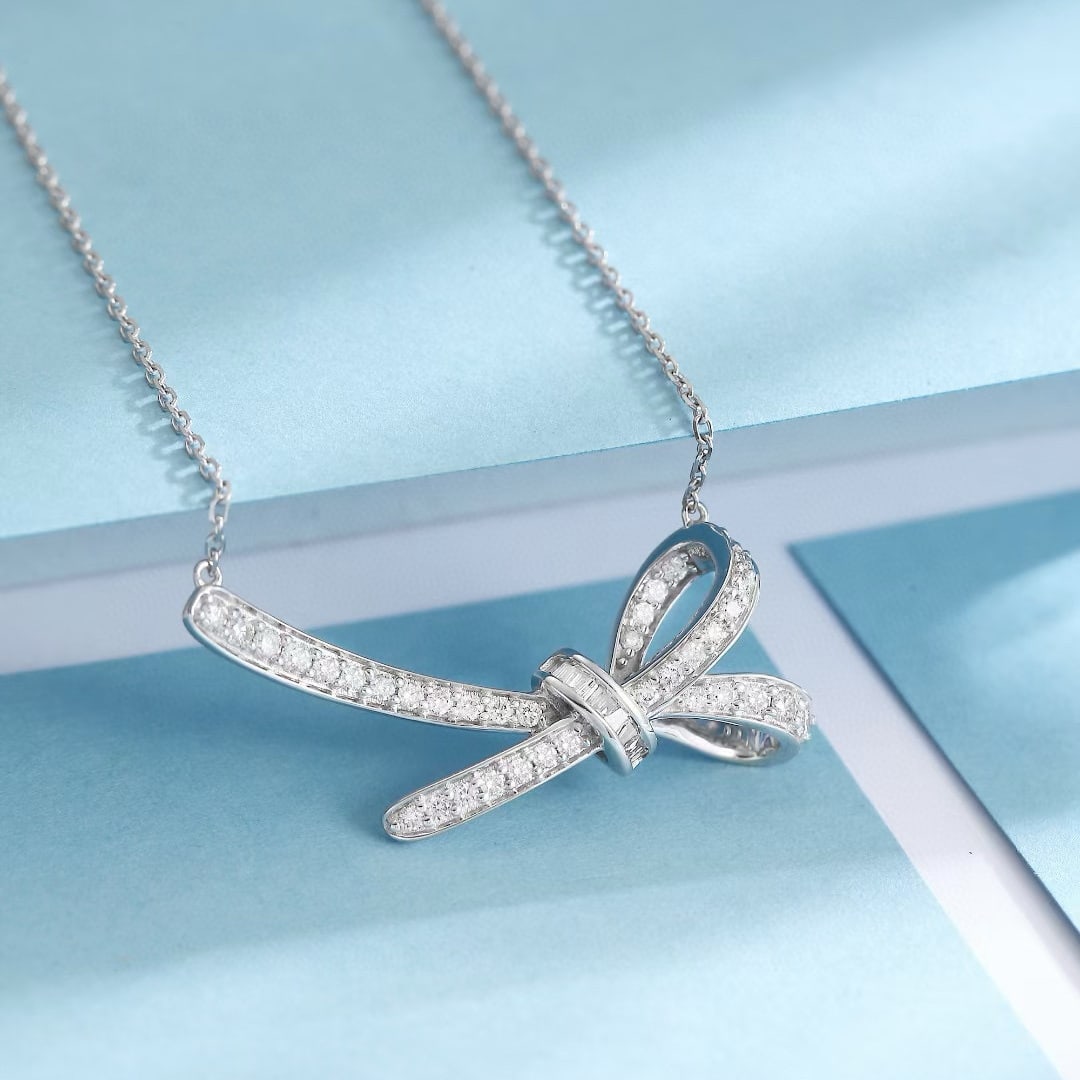 14k Gold 0.32 Ctw Natural H Diamond Necklace: Ref:230983229 // gold content:14k gold // main gemstone:diamond // shape:baguette // carat weight:0. 04ct // clarity grade:vs-si // color:h // treatment:natural // // adjacent gemstone 2 : diamond //