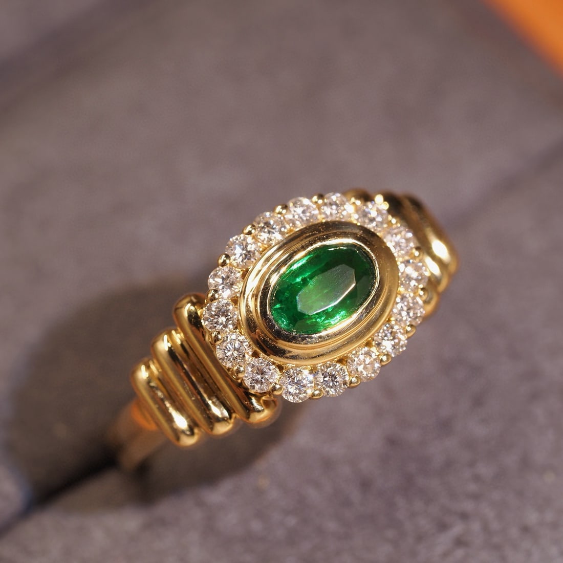14k Gold 0.73 Ctw Vivid Green Natural Emerald & Diamond Ring: Ref:230983233 // gold content:14k gold // ring size:7. 25us // // main gemstone:emerald // shape:oval // carat weight:0. 4ct // color:vivid green // treatment:natural // // adjacent gemstone 2 :
