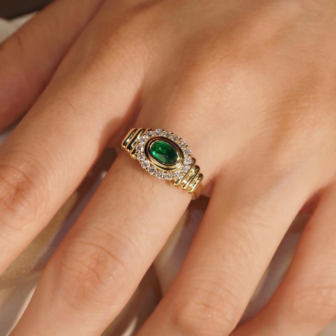 14k Gold 0.73 Ctw Vivid Green Natural Emerald & Diamond Ring - 6