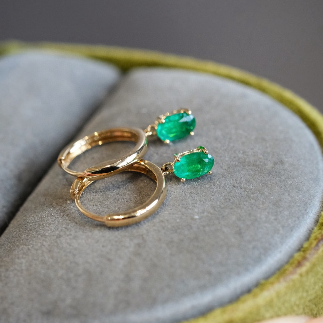 14k Gold 0.5 Ct Vivid Green Natural Emerald Earrings - 5