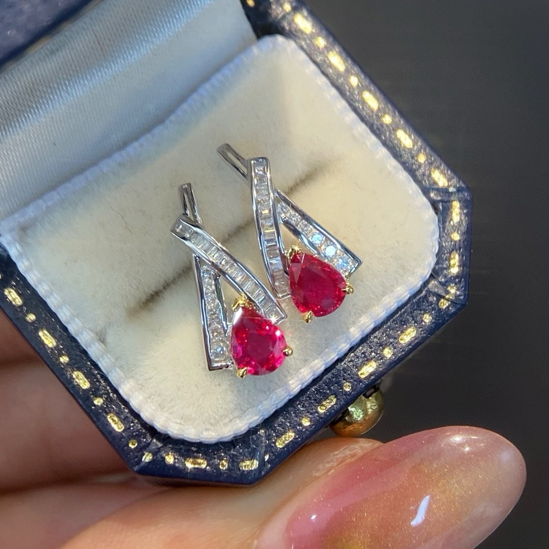 14k Gold 0.85 Ctw Natural Ruby & Diamond Earrings: Ref:230983236 // gold content:14k gold // main gemstone:ruby // shape:pear // carat weight:0. 65ct // color:red // treatment:natural // // adjacent gemstone 2 : diamond // shape:multiply // carat