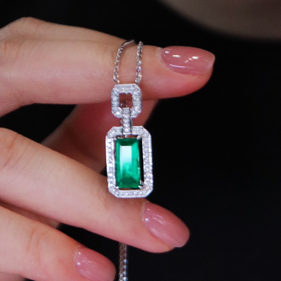 14k Gold 1.88 Ctw Vivid Green Natural Emerald & Diamond Pendant( Without Chain ) - 4