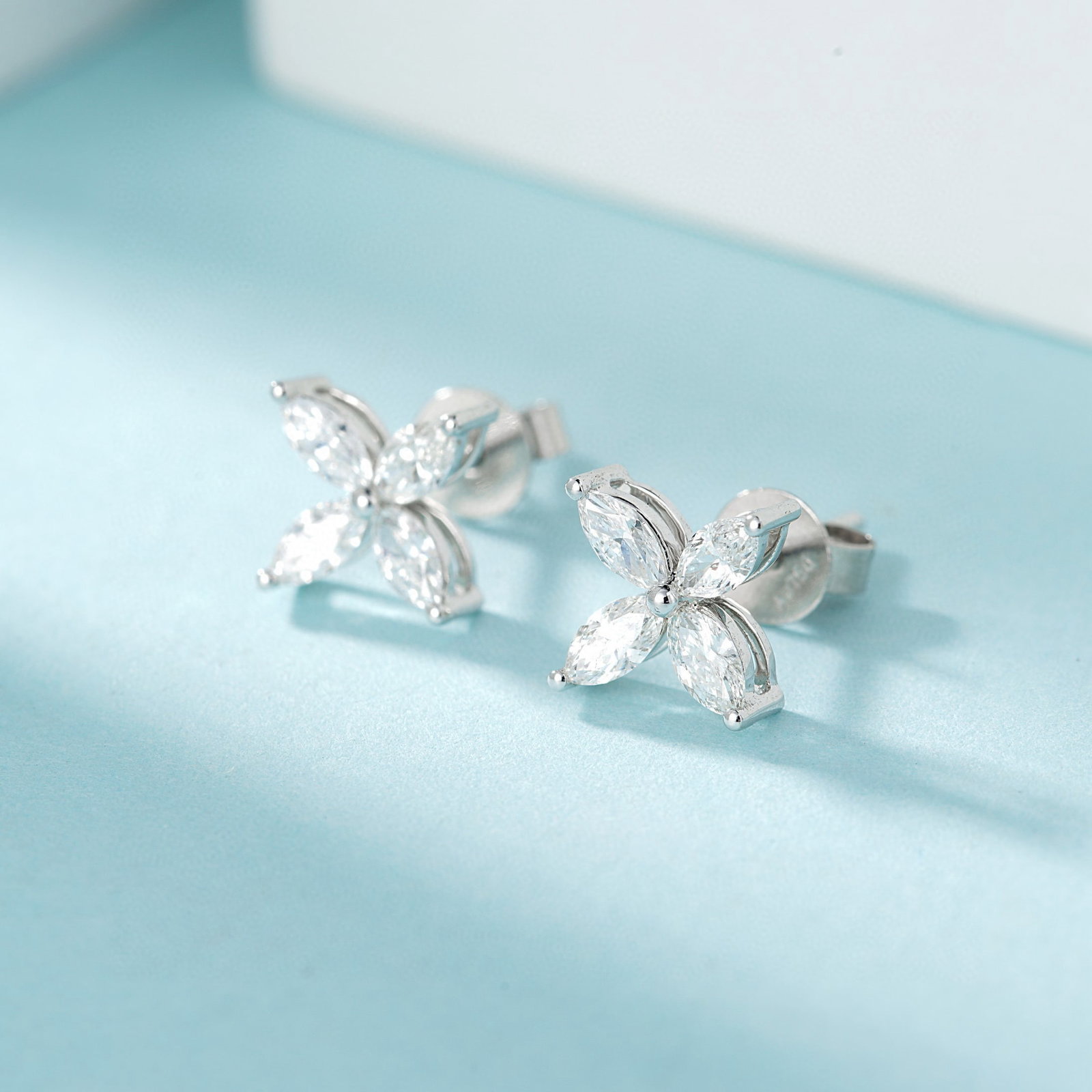 14k Gold 0.38 Ct Natural H Diamond Earrings - 4