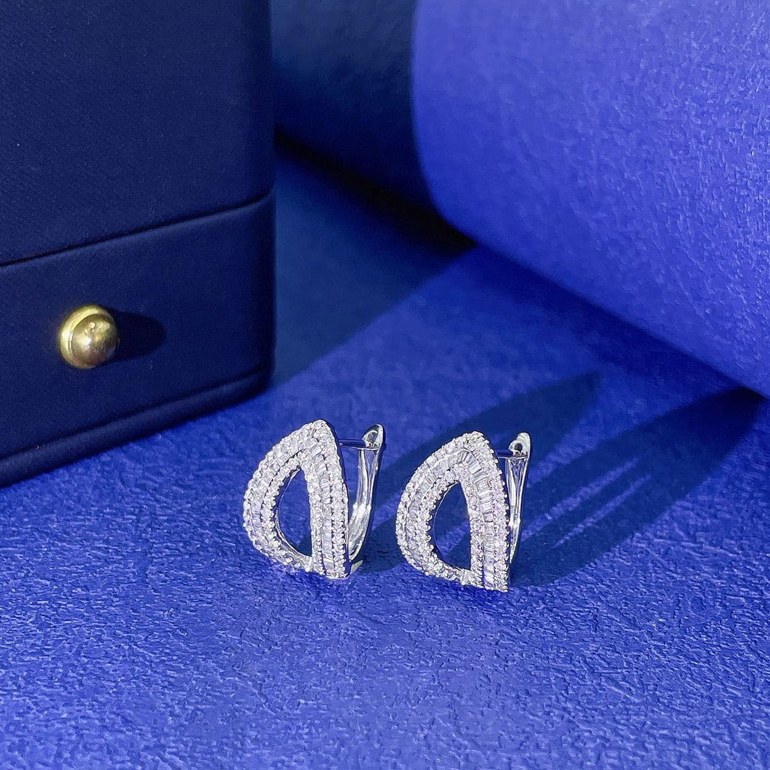 14k Gold 0.62 Ctw Natural H Diamond Earrings - 3