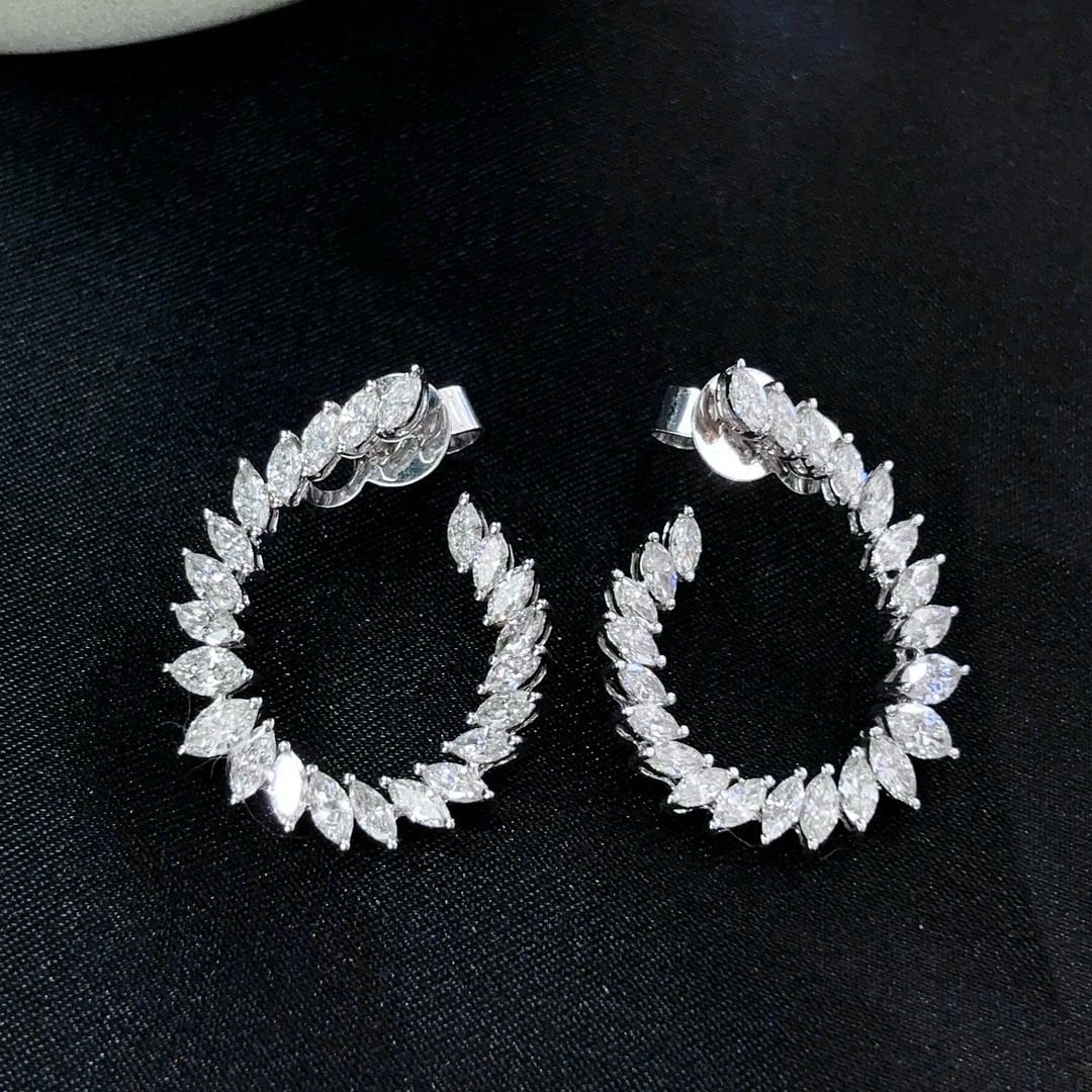 14k Gold 2.00 Ct Natural H Diamond Earrings: Ref:230983253 // gold content:14k gold // main gemstone:diamond // shape:marquise // carat weight:2. 00ct // clarity grade:vs-si // color:h // treatment:natural // Condition: New High Estimate: 17000 