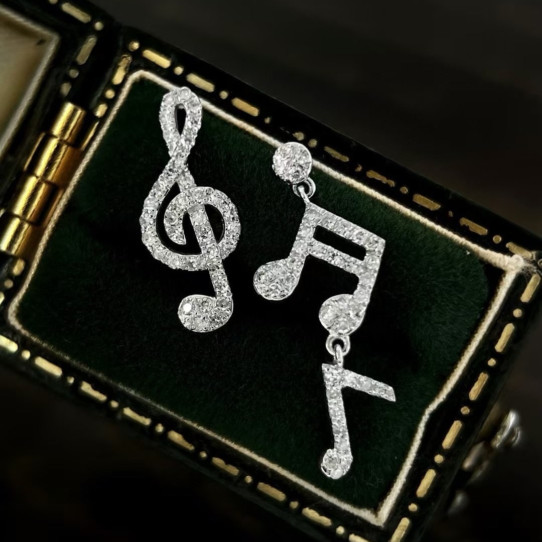 14k Gold 0.36 Ct Natural H Diamond Earrings: Ref:230984015 // gold content:14k gold // main gemstone:diamond // shape:round // carat weight:0. 36ct // clarity grade:vs-si // color:h // treatment:natural // cut grade:g // High Estimate: 2000 Low