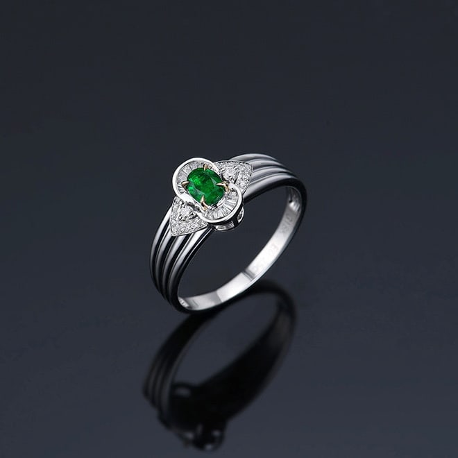 14k Gold 0.38 Ctw Vivid Green Natural Emerald & Diamond Ring - 4