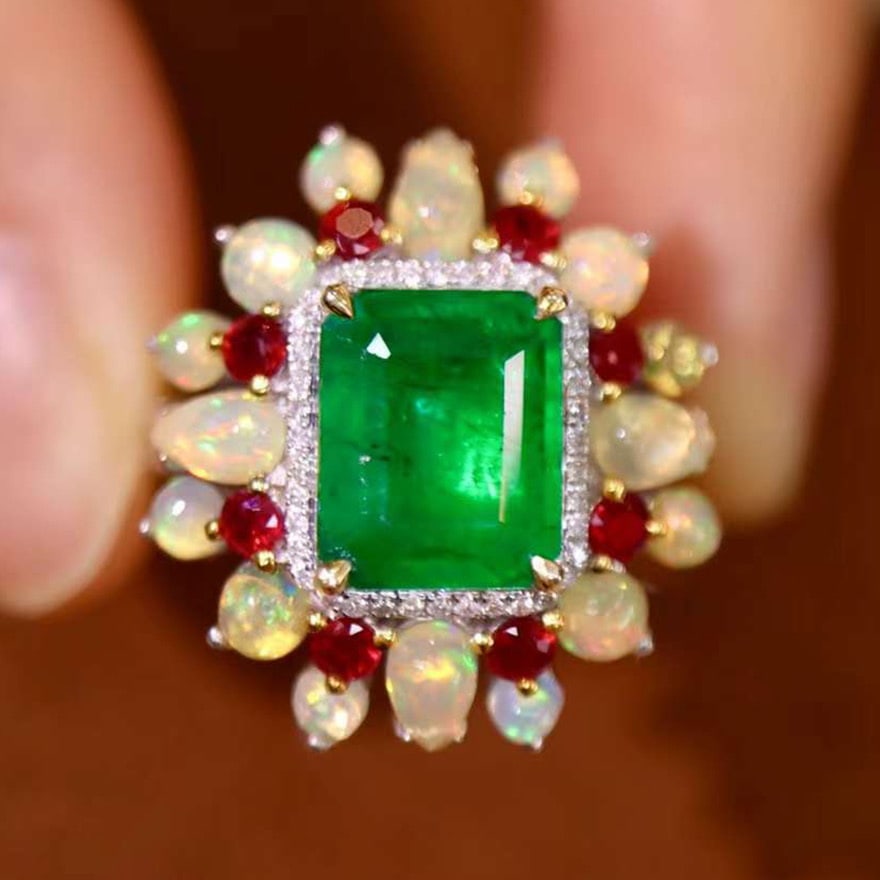 14k Gold 2.73 Ctw Vivid Green Natural Emerald & Diamond Ring: Ref:230984073 // gold content:14k gold // ring size:7. 25us // // main gemstone:emerald // shape:octagonal // carat weight:2. 44ct // color:vivid green // treatment:natural // // adjacent gemstone 2