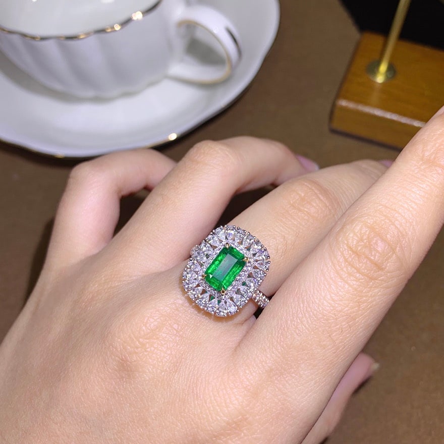 14k Gold 2.67 Ctw Vivid Green Natural Emerald & Diamond Ring - 2