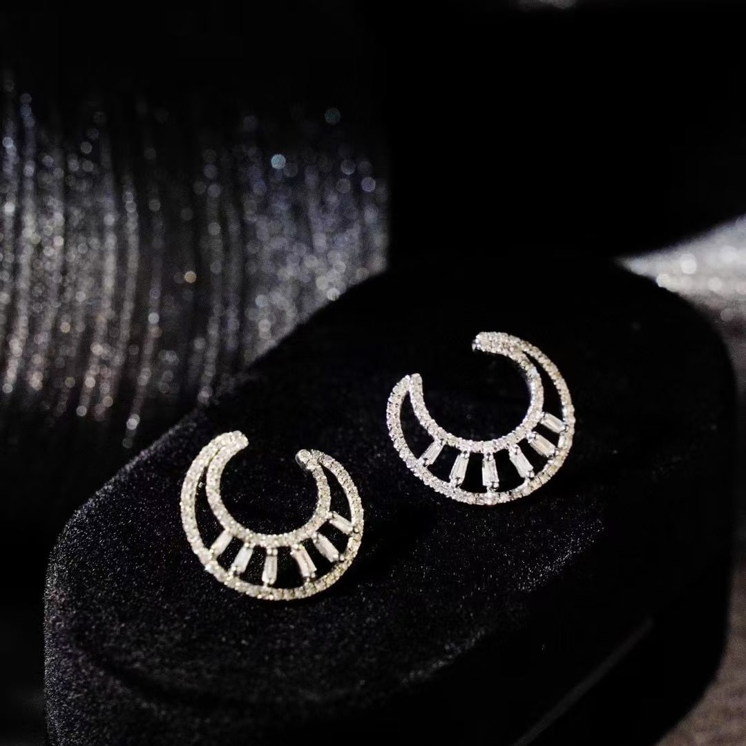 14k Gold 0.6 Ct Natural H Diamond Earrings: Ref:230984086 // gold content:14k gold // main gemstone:diamond // shape:multiply // carat weight:0. 6ct // clarity grade:vs-si // color:h // treatment:natural // High Estimate: 3000 Condition: New