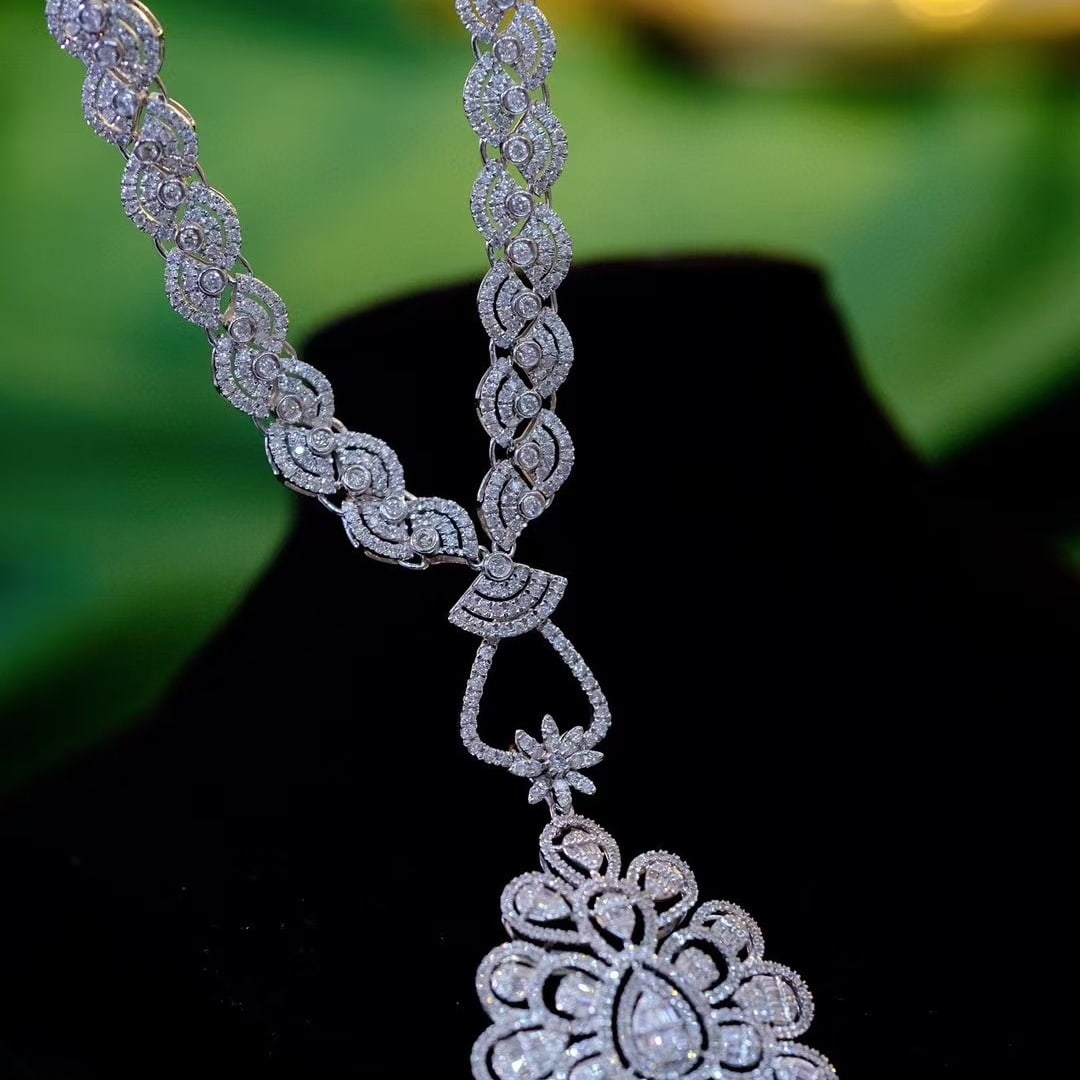 14k Gold 4.74 Ct Natural H Diamond Necklace: Ref:230984087 // gold content:14k gold // main gemstone:diamond // shape:multiply // carat weight:4. 74ct // clarity grade:vs-si // color:h // treatment:natural // Condition: New Low Estimate: 18000