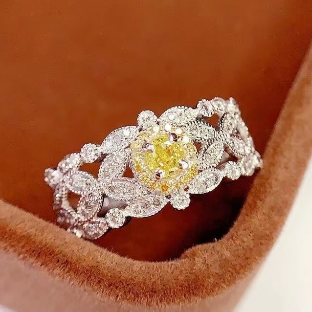 14k Gold 0.28 Ct Natural Yellow Diamond & Diamond Ring: Ref:230984090 // gold content:14k gold // ring size:7. 25us // // main gemstone:yellow diamond // shape:oval // carat weight:0. 28ct // color:yellow // treatment:natural // // adjacent gemstone 2 :
