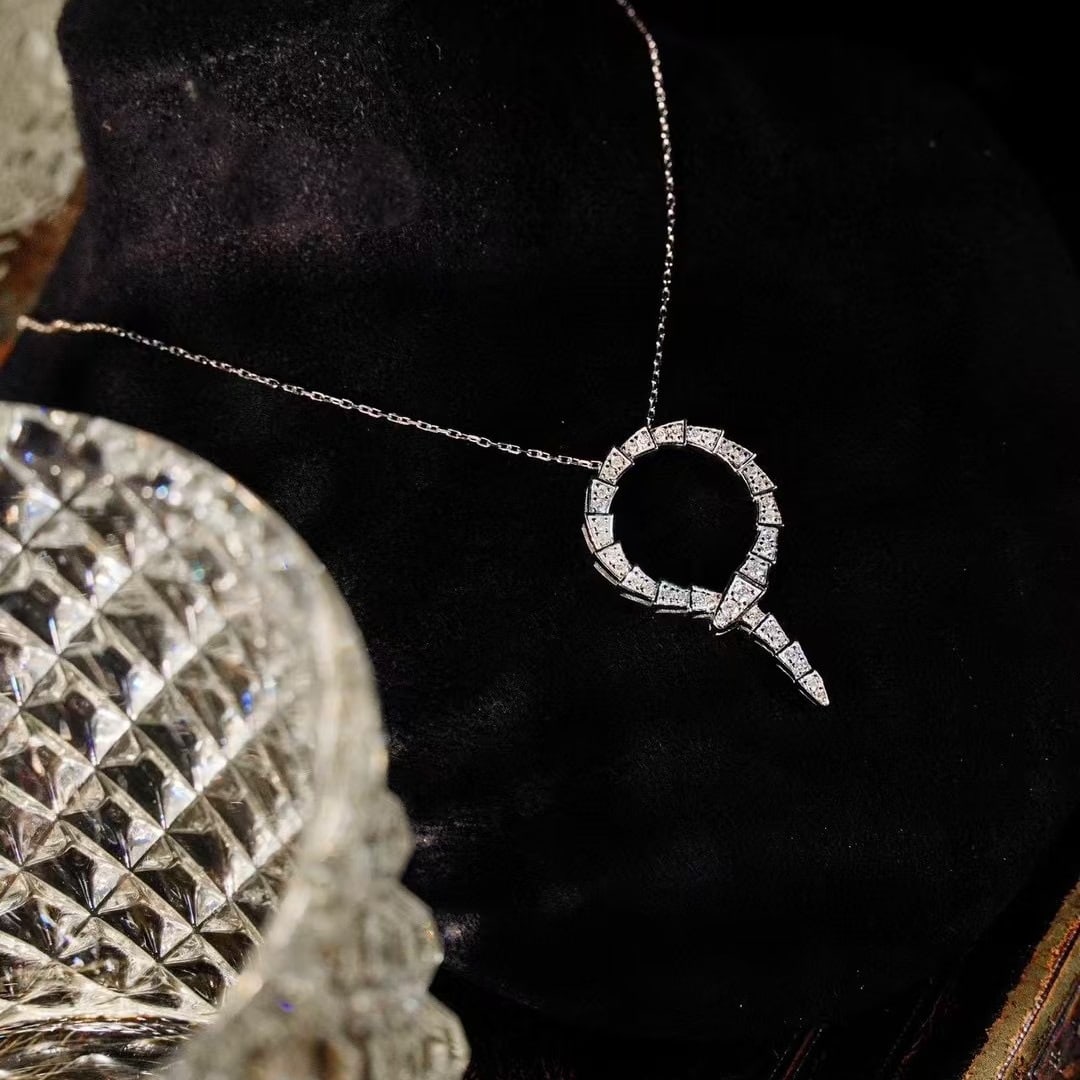 14k Gold 0.56 Ct Natural H Diamond Necklace: Ref:230984091 // gold content:14k gold // main gemstone:diamond // shape:round // carat weight:0. 56ct // clarity grade:vs-si // color:h // treatment:natural // cut grade:g // Low Estimate: 2400