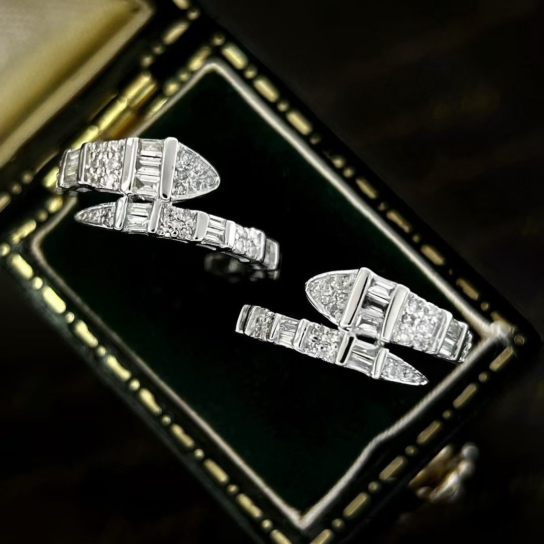 14k Gold 0.56 Ct Natural H Diamond Earrings: Ref:230984094 // gold content:14k gold // main gemstone:diamond // shape:multiply // carat weight:0. 56ct // clarity grade:vs-si // color:h // treatment:natural // Low Estimate: 2400 Condition: New