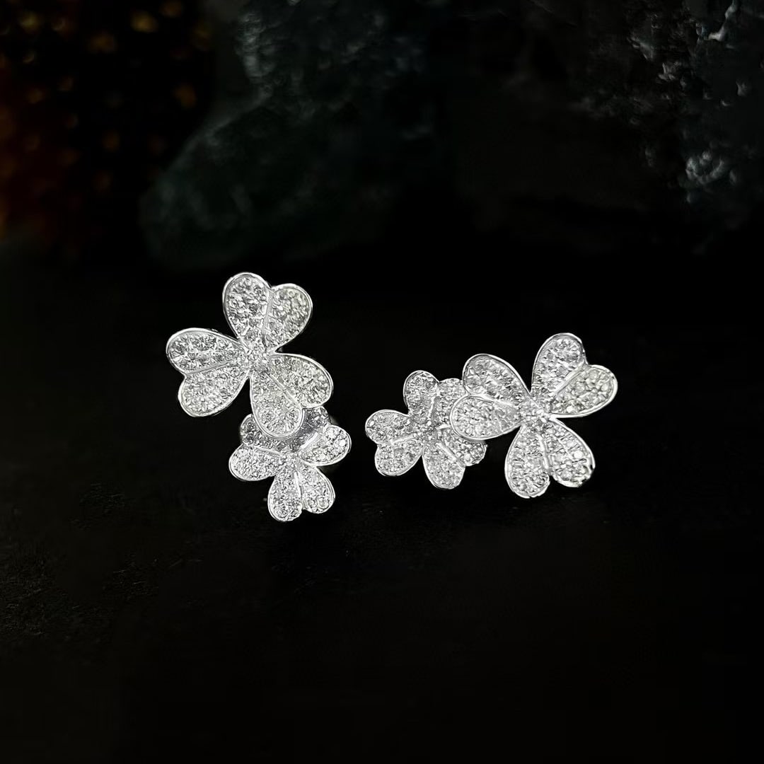 14k Gold 0.4 Ct Natural H Diamond Earrings: Ref:230984095 // gold content:14k gold // main gemstone:diamond // shape:round // carat weight:0. 4ct // clarity grade:vs-si // color:h // treatment:natural // cut grade:g // High Estimate: 3300