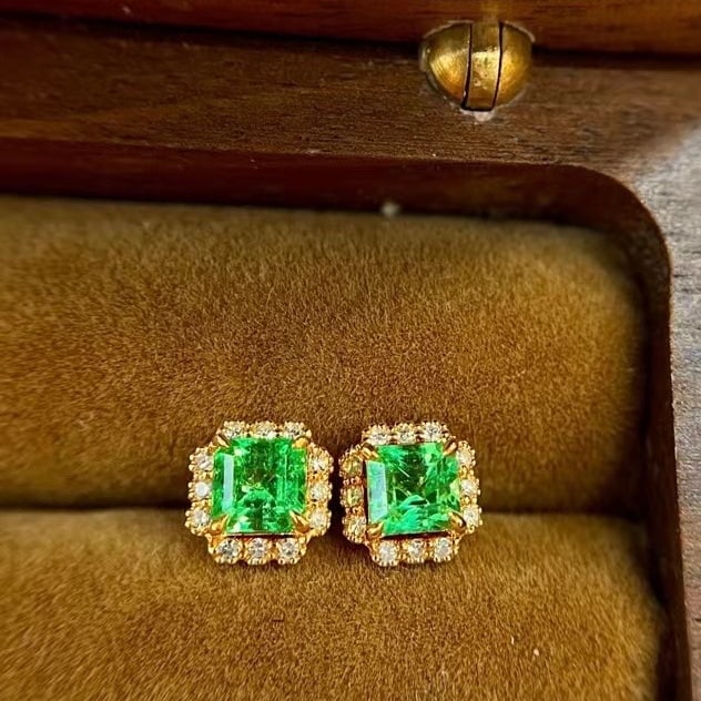 14k Gold 0.82 Ctw Natural Emerald & Diamond Earrings - 2