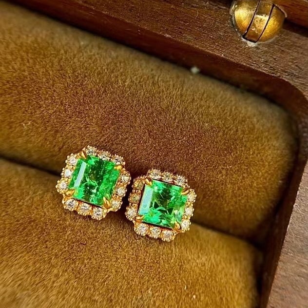 14k Gold 0.82 Ctw Natural Emerald & Diamond Earrings - 3