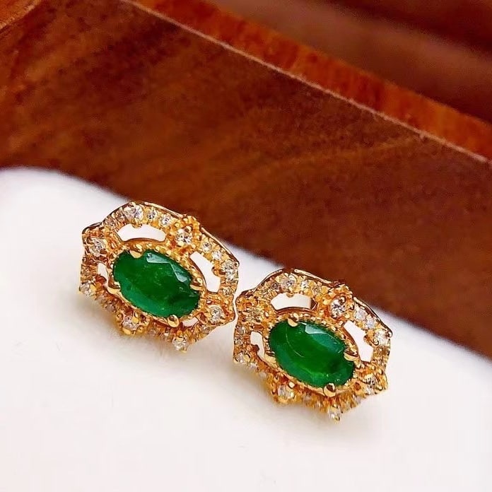 14k Gold 0.7 Ct Vivid Green Natural Emerald & Diamond Earrings: Ref:230984109 // gold content:14k gold // main gemstone:emerald // shape:oval // carat weight:0. 7ct // color:vivid green // treatment:natural // // adjacent gemstone 2 : diamond // number of