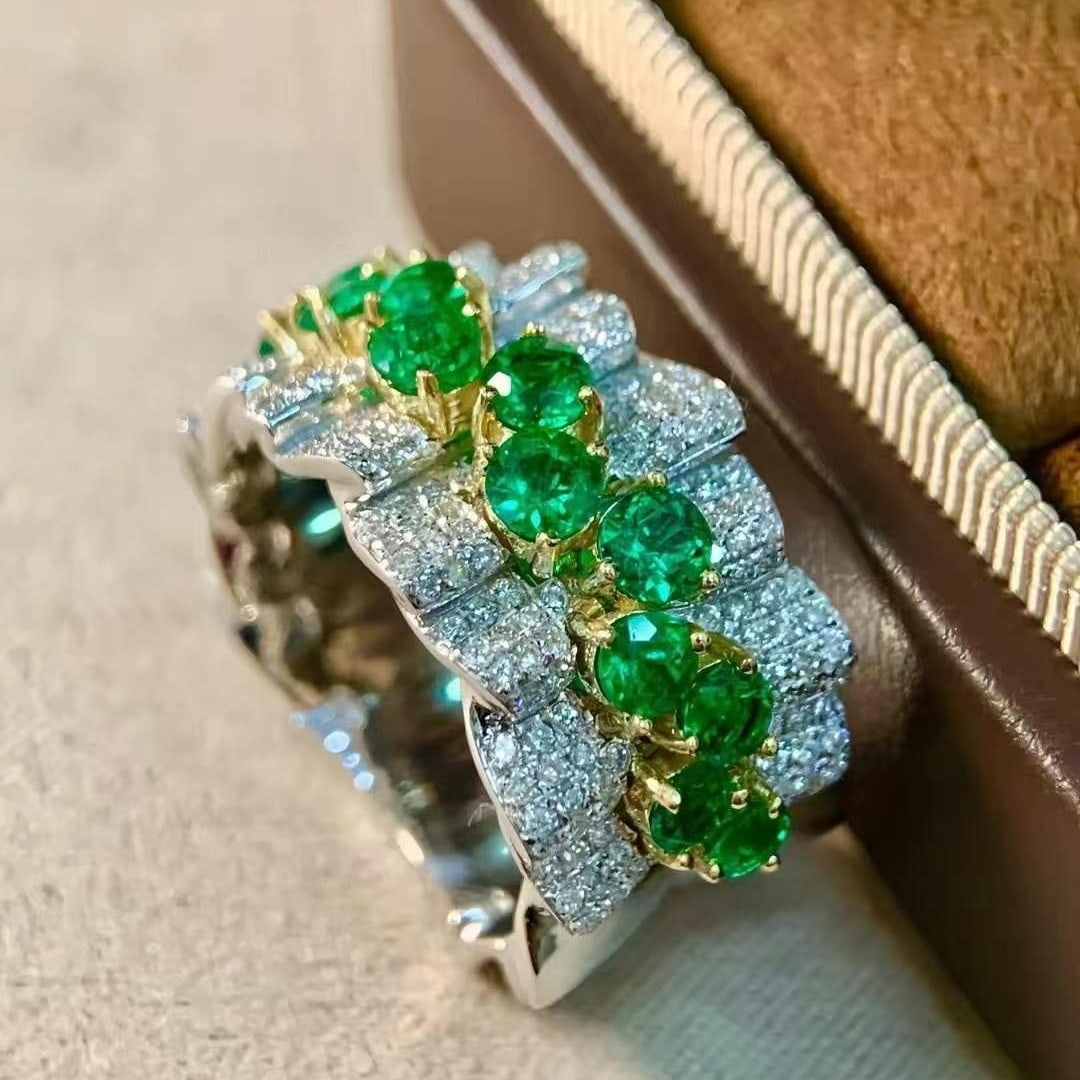 14k Gold 2.31 Ctw Vivid Green Natural Emerald & Diamond Ring: Ref:230984123 // gold content:14k gold // ring size:7. 25us // // main gemstone:emerald // shape:round // carat weight:1. 47ct // color:vivid green // treatment:natural // cut grade:g // // adjacent g