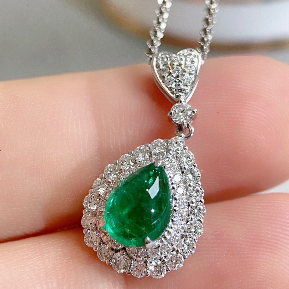 14k Gold 2.11 Ctw Vivid Green Natural Emerald & Diamond Pendant( Without Chain ): Ref:230984124 // gold content:14k gold // main gemstone:emerald // shape:pear // carat weight:1. 5ct // color:vivid green // treatment:natural // // adjacent gemstone 2 : diamond // shape:round // car