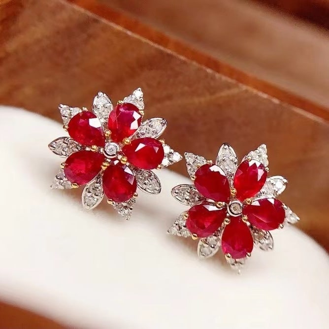 14k Gold 2 Ct Natural Ruby & Diamond Earrings: Ref:230984126 // gold content:14k gold // main gemstone:ruby // shape:pear // carat weight:2ct // color:red // treatment:natural // // adjacent gemstone 2 : diamond // number of stones:52 // shape:rou