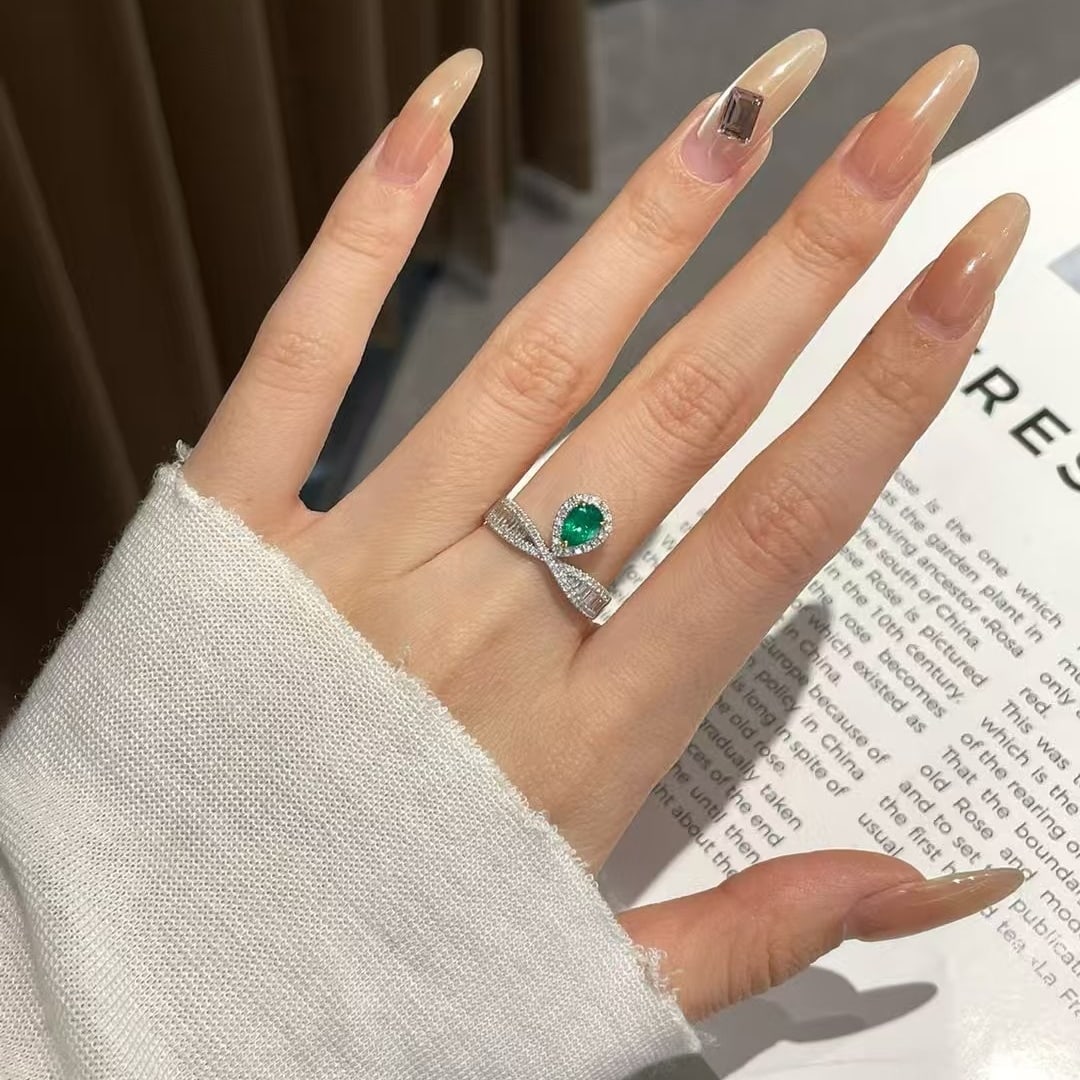 14k Gold 0.2 Ct Vivid Green Natural Emerald & Diamond Ring - 4