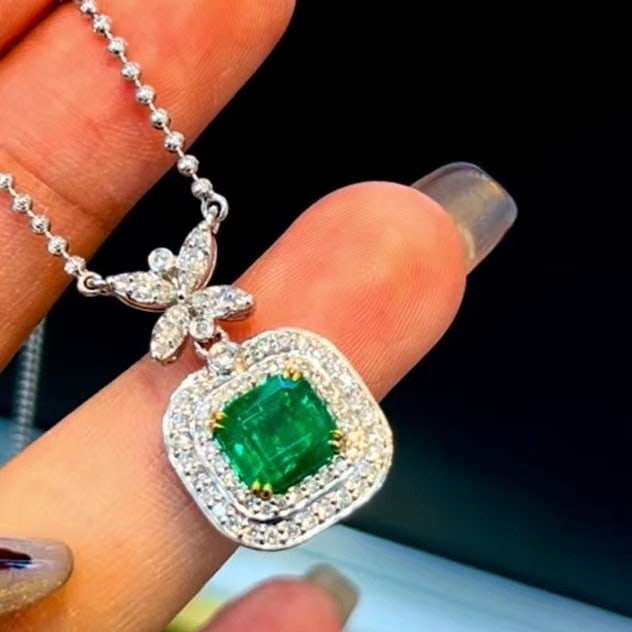 14k Gold 2.64 Ctw Vivid Green Natural Emerald & Diamond Necklace - 2