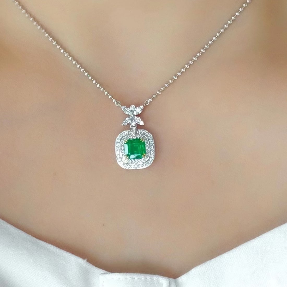 14k Gold 2.64 Ctw Vivid Green Natural Emerald & Diamond Necklace - 3