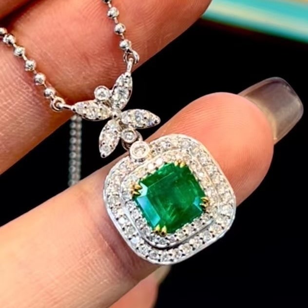 14k Gold 2.64 Ctw Vivid Green Natural Emerald & Diamond Necklace - 4