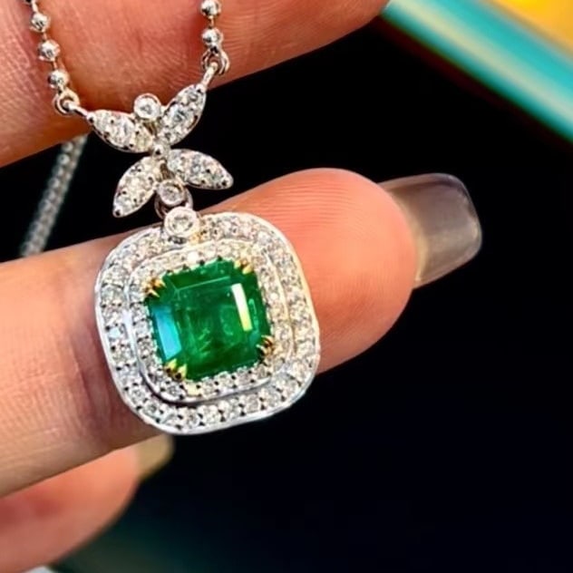14k Gold 2.64 Ctw Vivid Green Natural Emerald & Diamond Necklace - 5