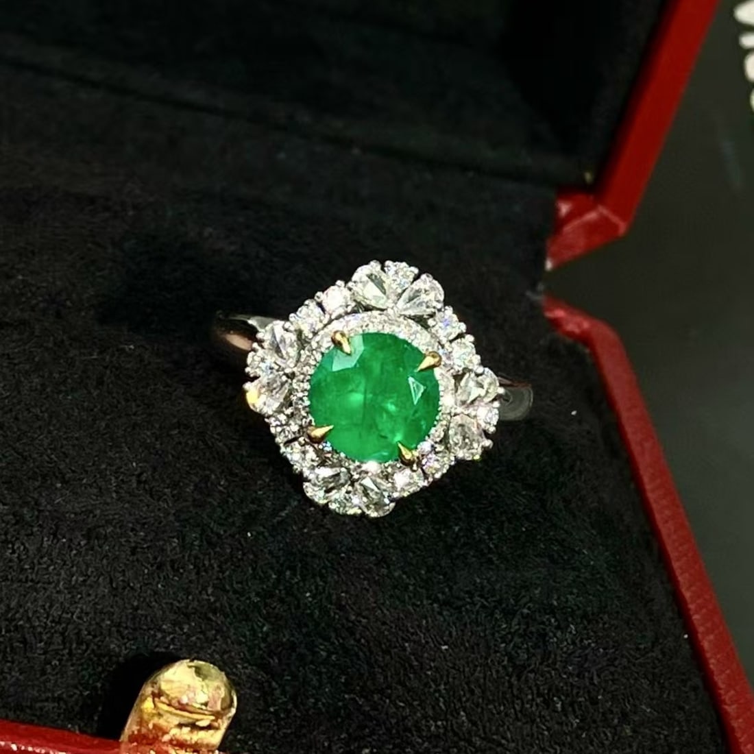 14k Gold 1.24 Ctw Vivid Green Natural Emerald & Diamond Ring - 3