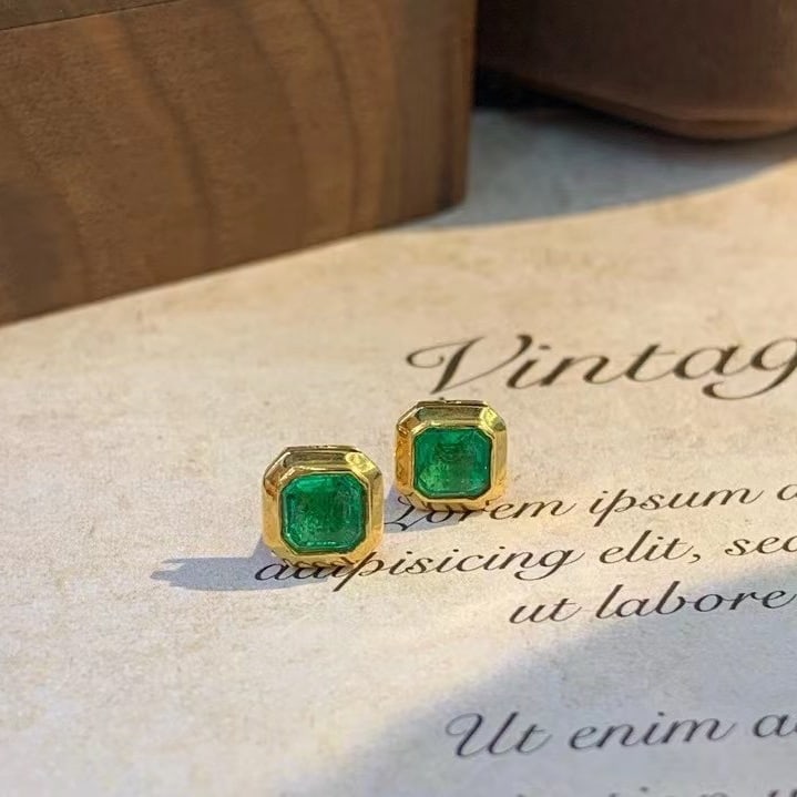 14k Gold 1 Ct Natural Emerald Earrings: Ref:230984143 // gold content:14k gold // main gemstone:emerald // shape:octagonal // carat weight:1ct // color:green // treatment:natural // High Estimate: 3300 Low Estimate: 2200 Condition: New