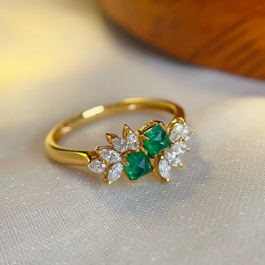 14k Gold 0.50 Ct Vivid Green Natural Emerald & Diamond Ring (1 of 7)