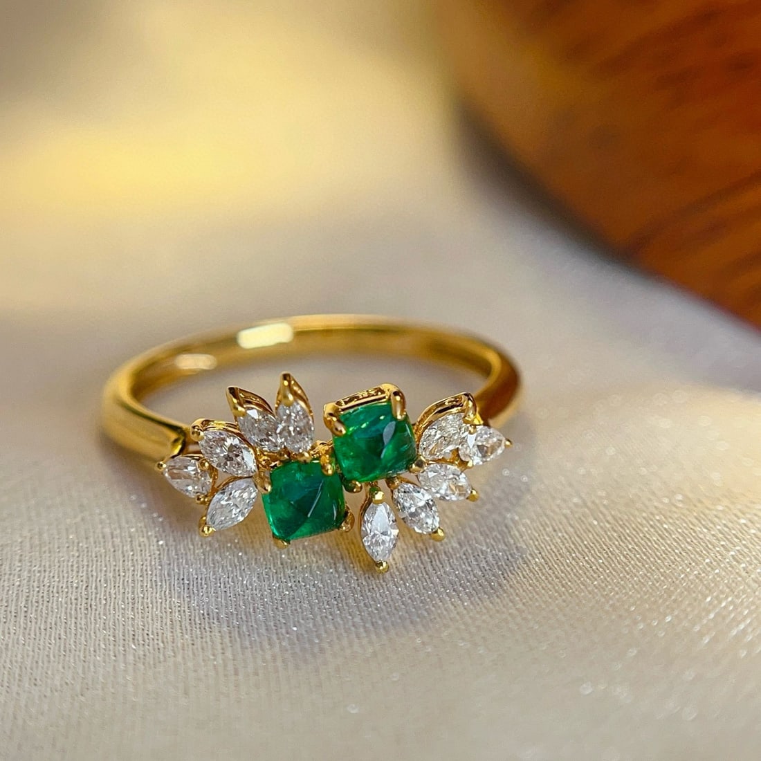 14k Gold 0.50 Ct Vivid Green Natural Emerald & Diamond Ring - 2