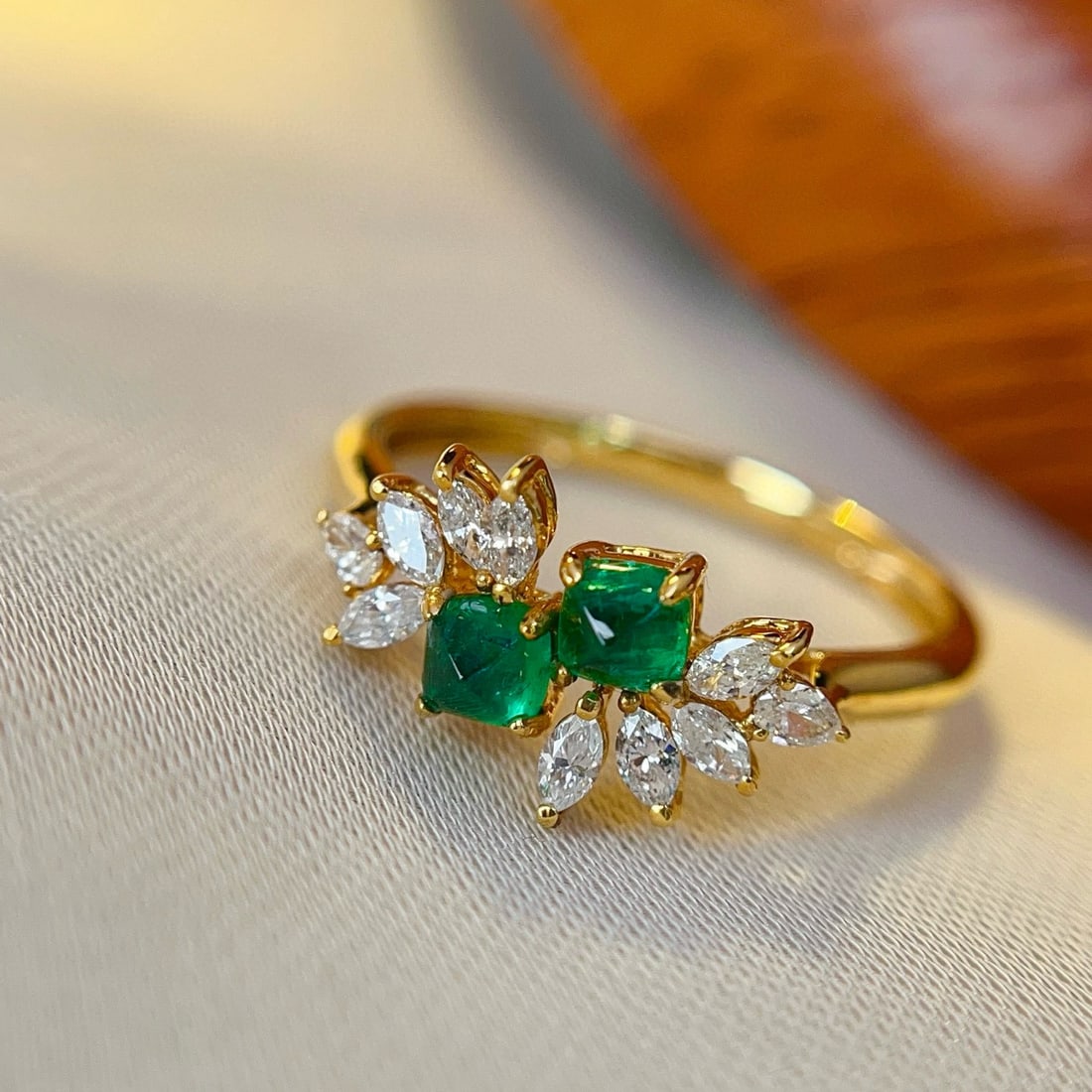 14k Gold 0.50 Ct Vivid Green Natural Emerald & Diamond Ring - 3
