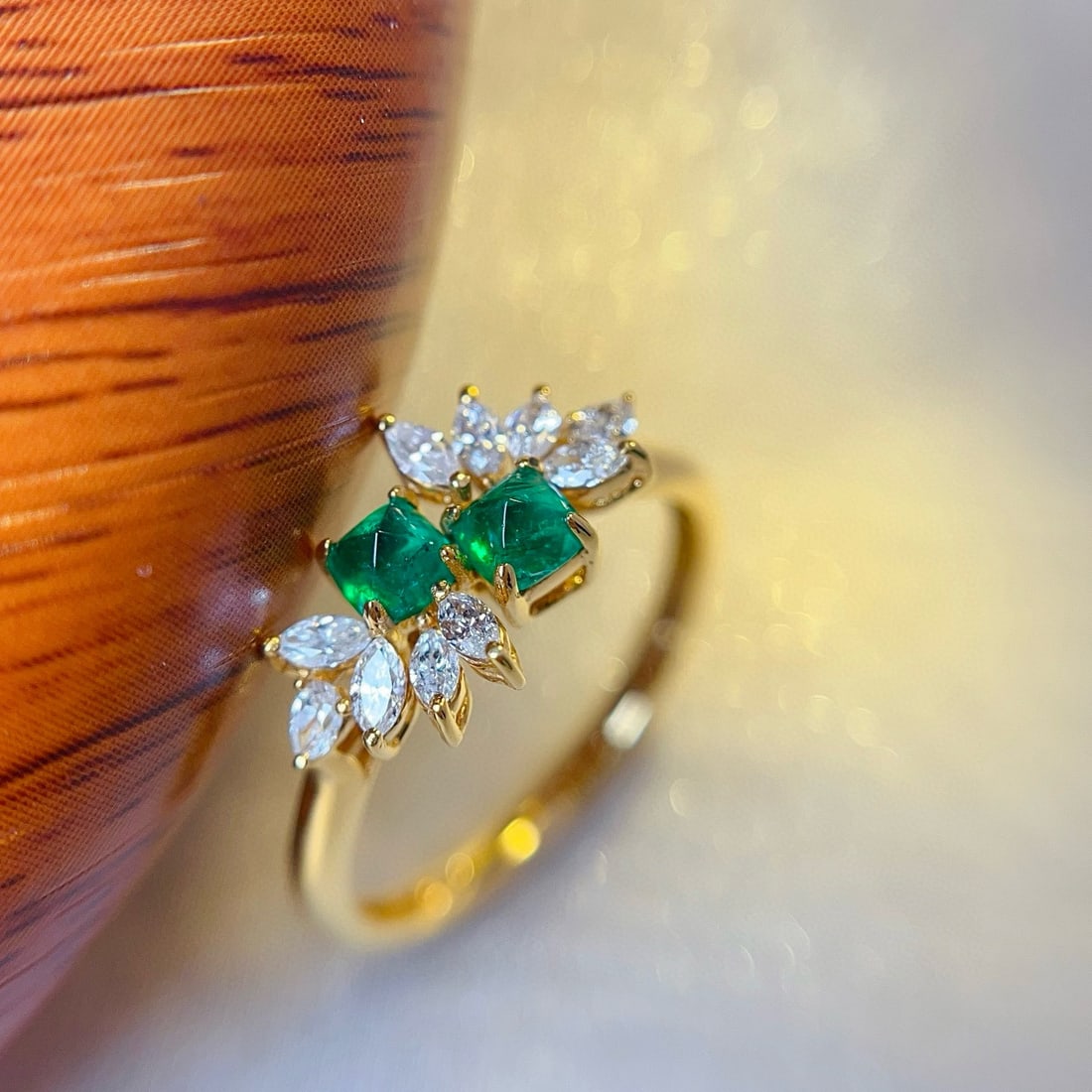 14k Gold 0.50 Ct Vivid Green Natural Emerald & Diamond Ring - 4