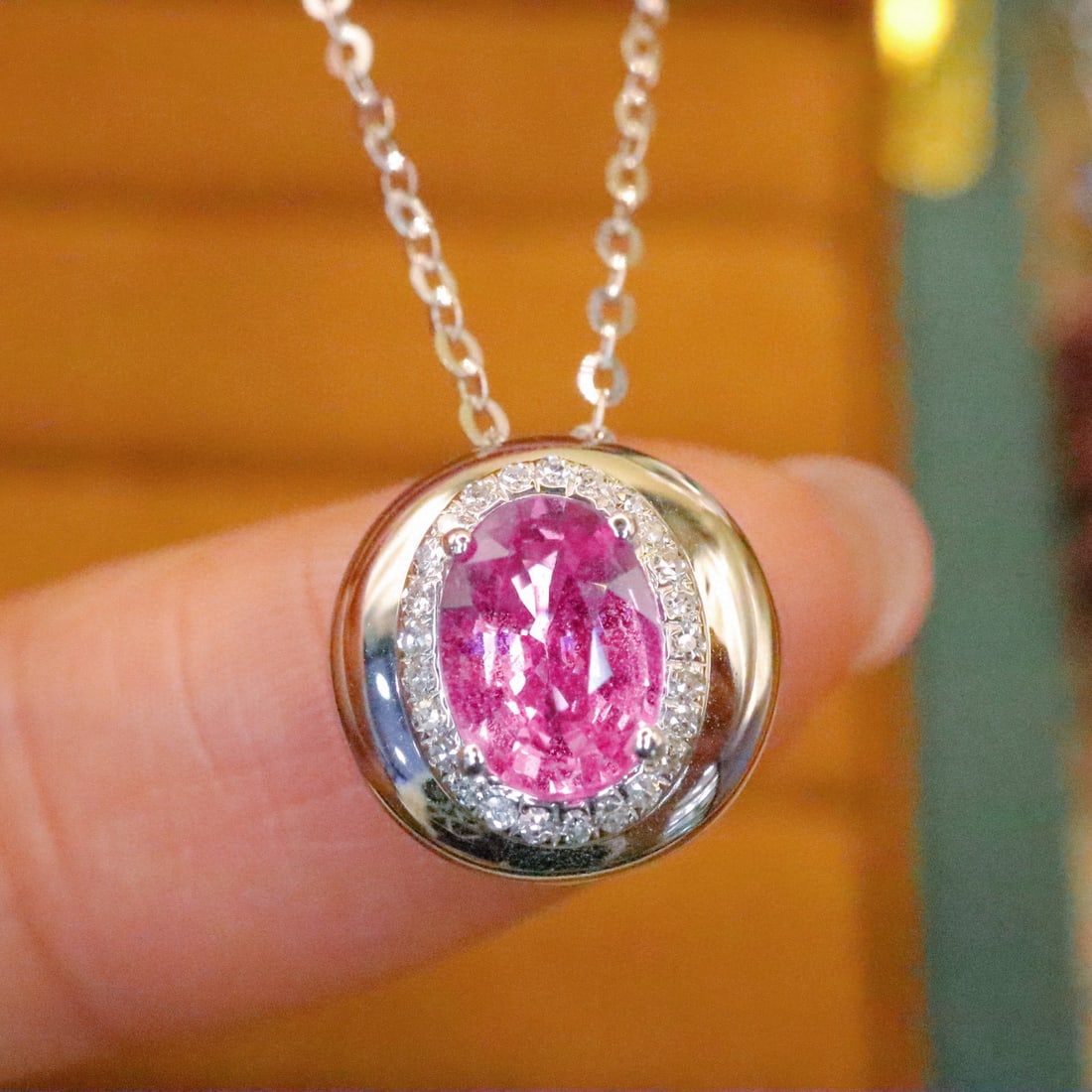 14k Gold 1.07 Ctw Natural Padparadscha Sapphire & Diamond Necklace: Ref:230984160 // gold content:14k gold // main gemstone:padparadscha sapphire // shape:oval // carat weight:1. 00ct // color:orangish pink // treatment:natural // // adjacent gemstone 2 : diamond //