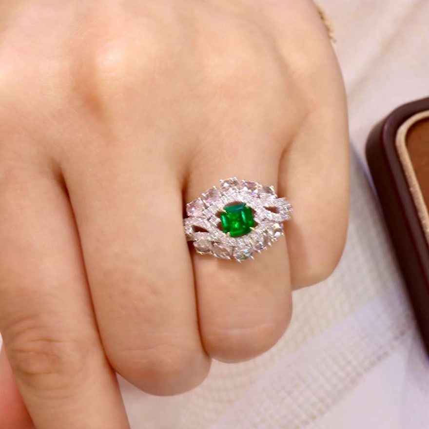 14k Gold 1.81 Ctw Vivid Green Natural Emerald & Diamond Ring - 3