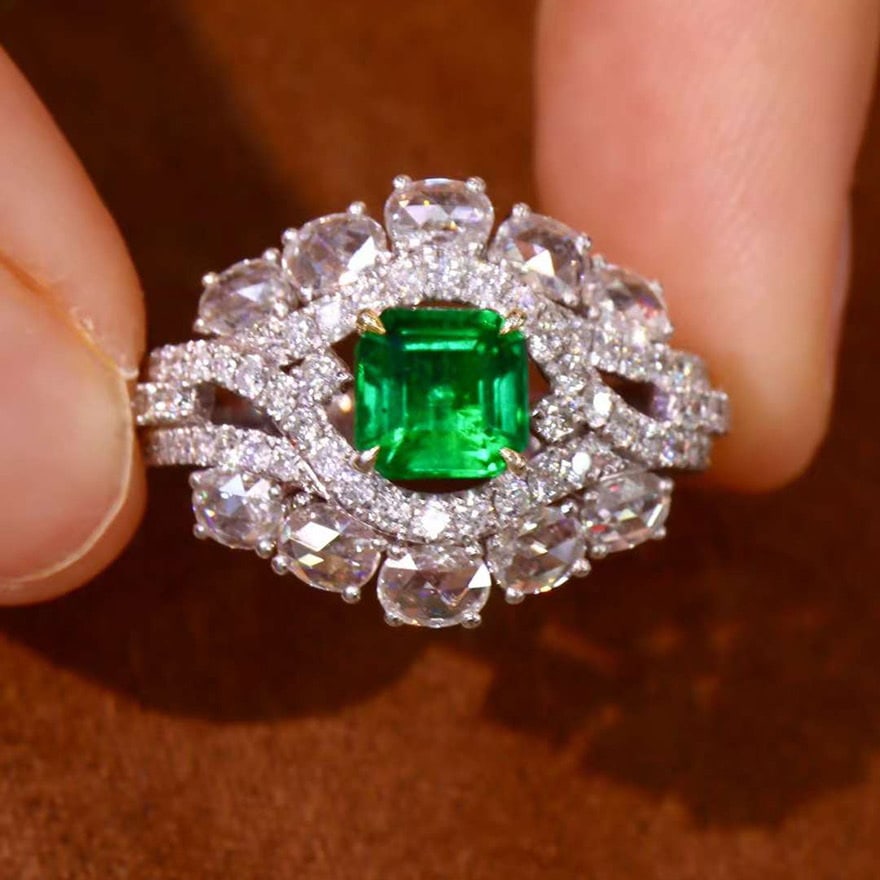 14k Gold 1.81 Ctw Vivid Green Natural Emerald & Diamond Ring - 4
