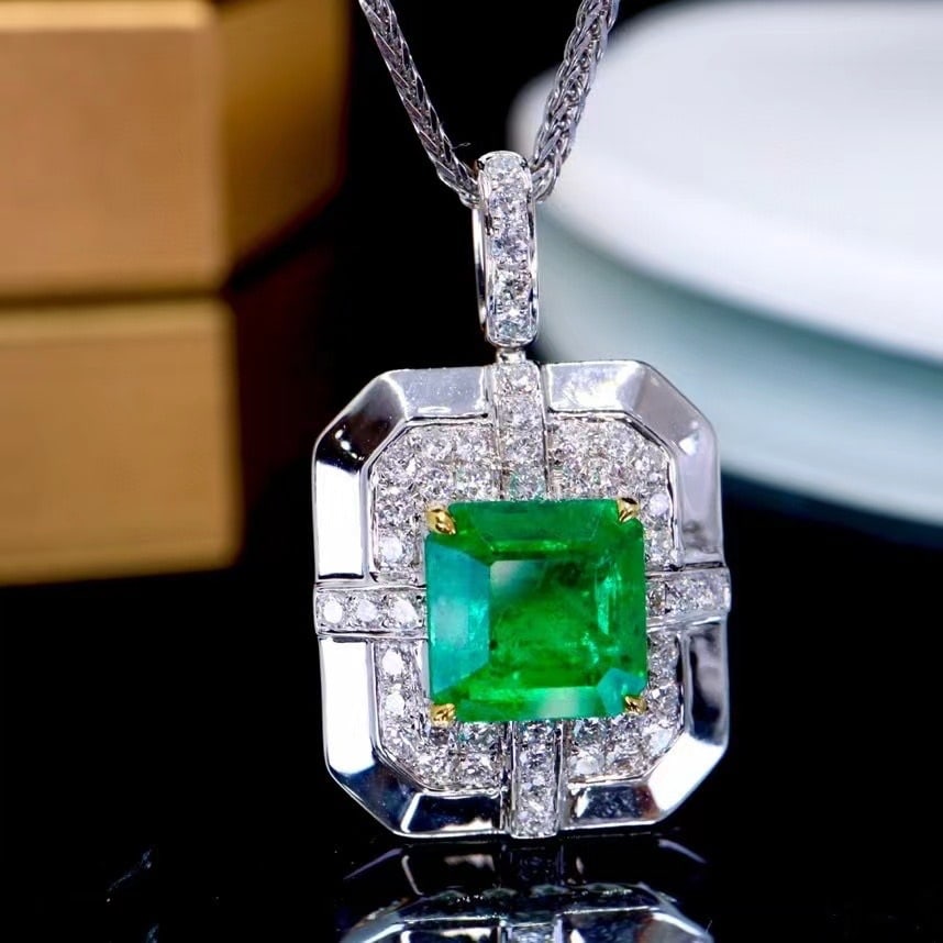 14k Gold 1.98 Ctw Vivid Green Natural Emerald & Diamond Pendant( Without Chain ) - 2