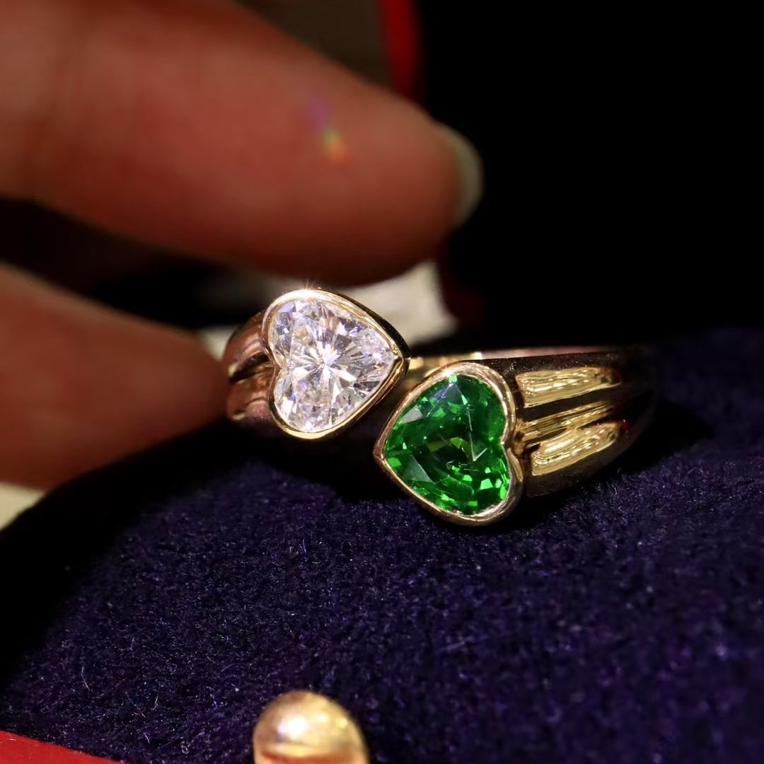 14k Gold 1.57 Ctw Vivid Green Natural Tsavorite & Diamond & Toi Et Moi Ring: Ref:230984170 // gold content:14k gold // ring size:7. 25us // // main gemstone:tsavorite // shape:heart // carat weight:0. 95ct // color:vivid green // treatment:natural // // adjacent gemstone 2 :