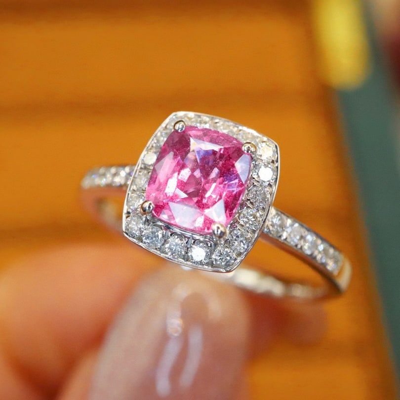 14k Gold 1.50 Ctw Natural Padparadscha Sapphire & Diamond Ring - 2